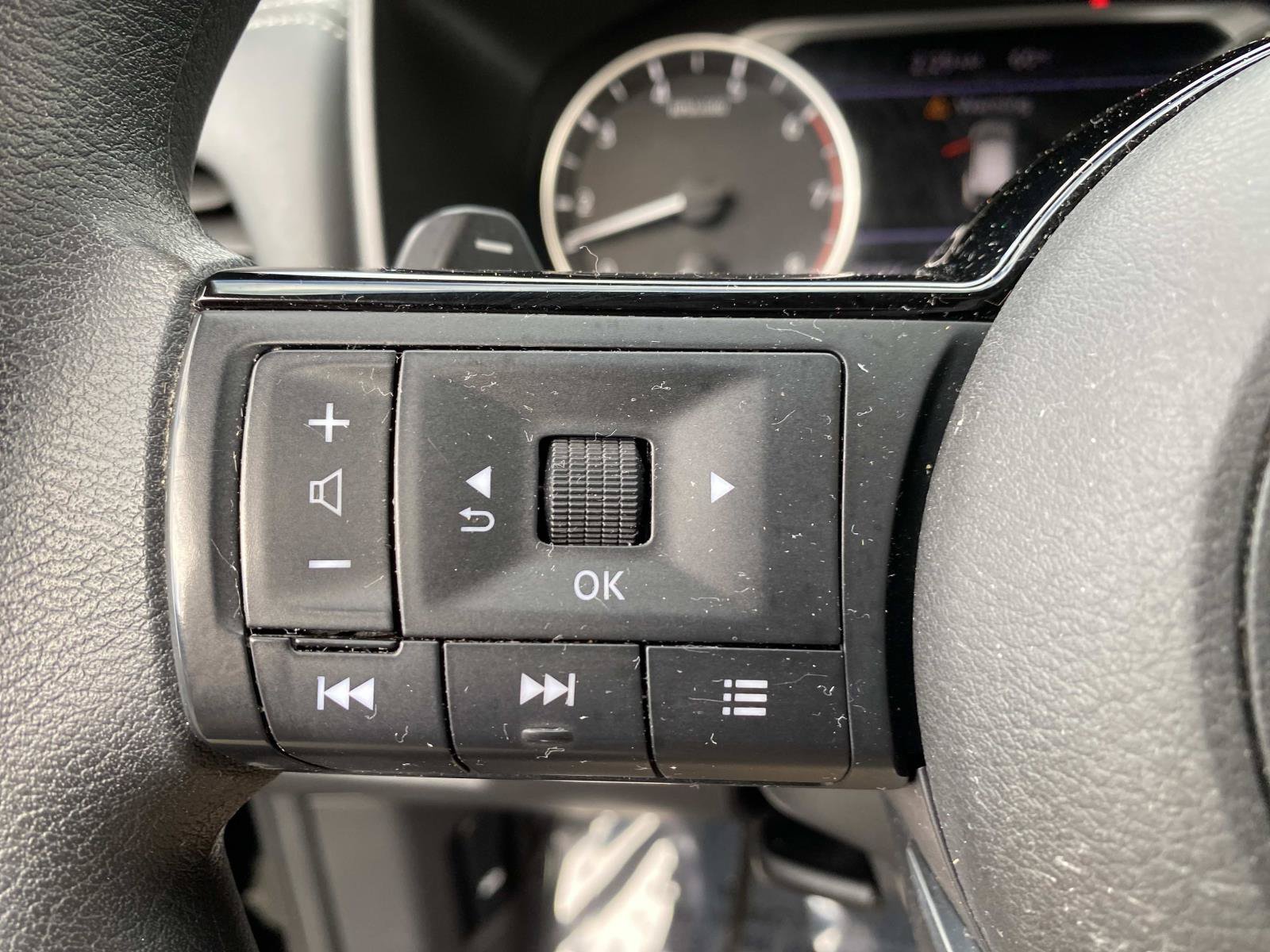Used 2021 Nissan Rogue SV AWD/4WD image 16