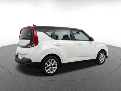 Used 2025 Kia Soul LX w/ LX Technology Package FWD image 9