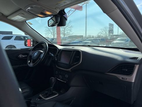 Used 2015 Jeep Cherokee Limited image 32