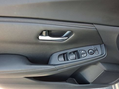Used 2023 Nissan Sentra SV FWD image 14