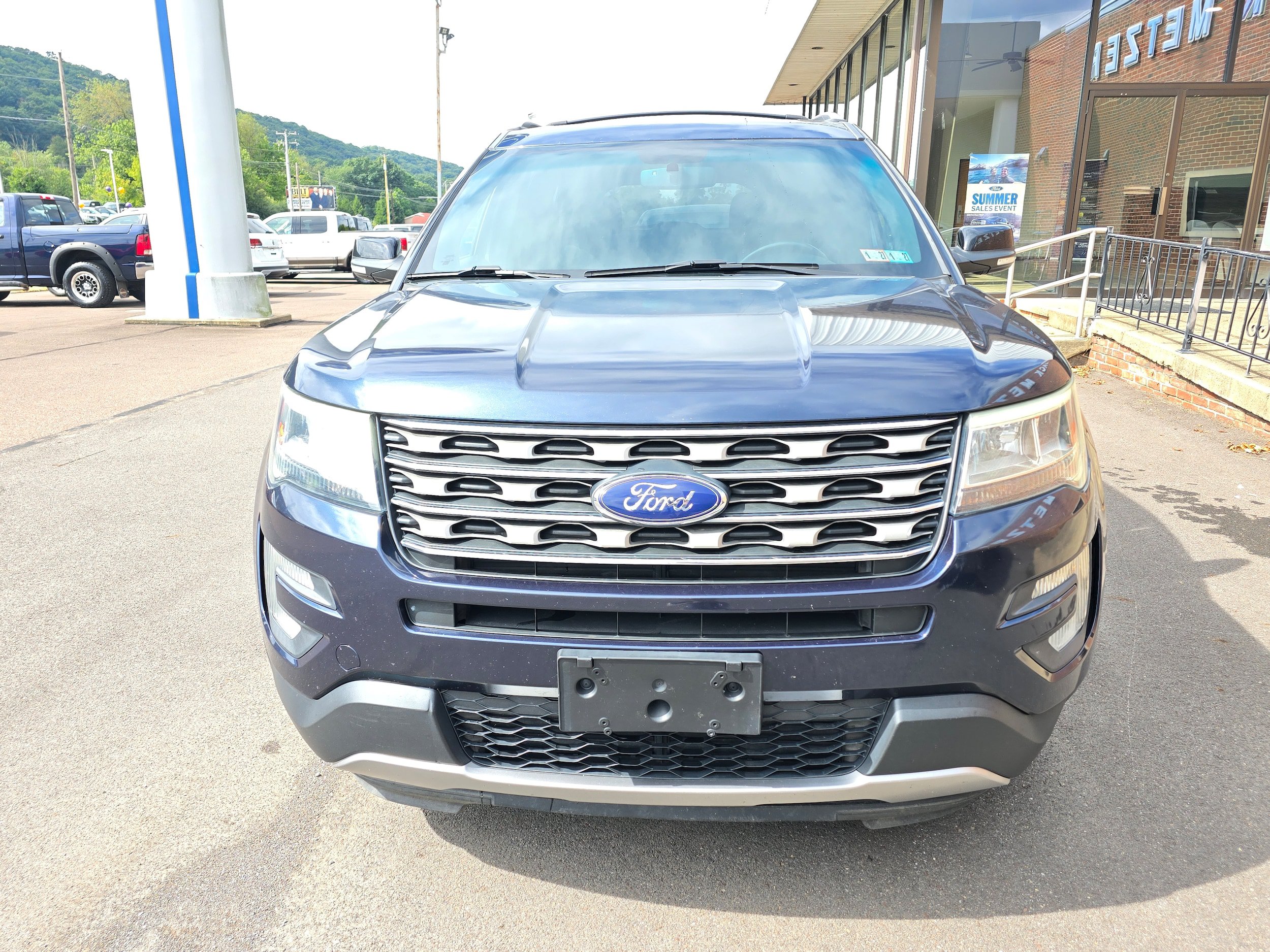Used 2016 Ford Explorer XLT w/ Equipment Group 201A AWD/4WD image 2