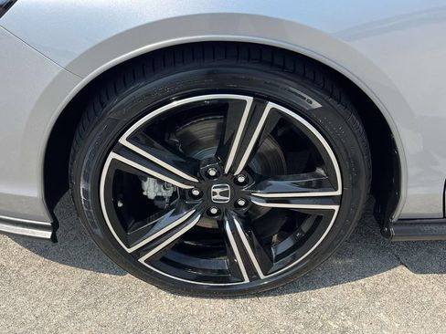 Used 2025 Honda Accord Sport image 9