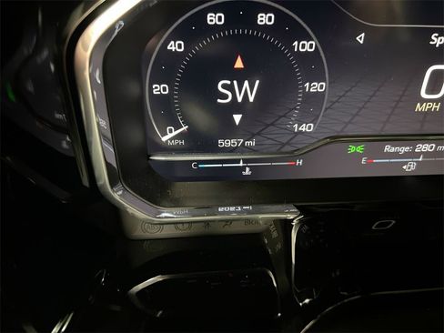 Certified 2025 GMC Sierra 1500 SLE w/ Max Trailering Package image 12