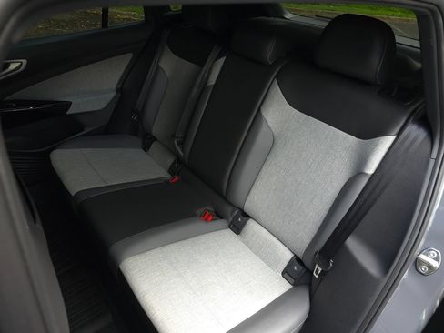 Used 2023 Volkswagen ID.4 Pro RWD image 16