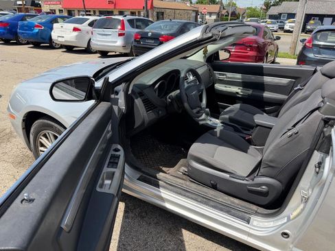 Used 2009 Chrysler Sebring LX w/ Convenience Group FWD image 16