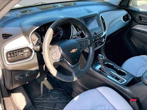 Used 2021 Chevrolet Equinox LS w/ LS Convenience Package FWD image 16