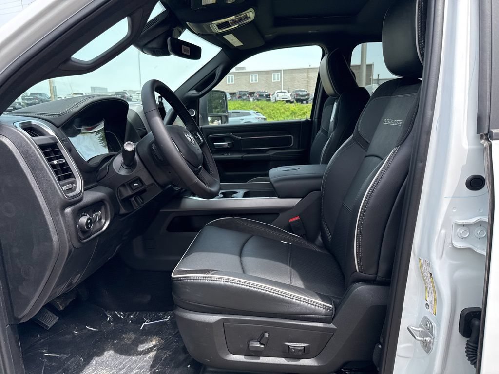 New 2026 RAM 2500 Laramie AWD/4WD image 15