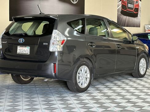 Used 2014 Toyota Prius V Three FWD image 4