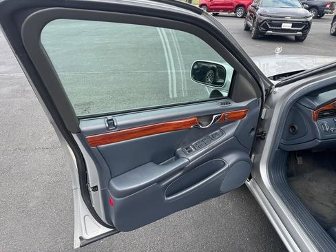 Used 2001 Cadillac De Ville Limousine image 11
