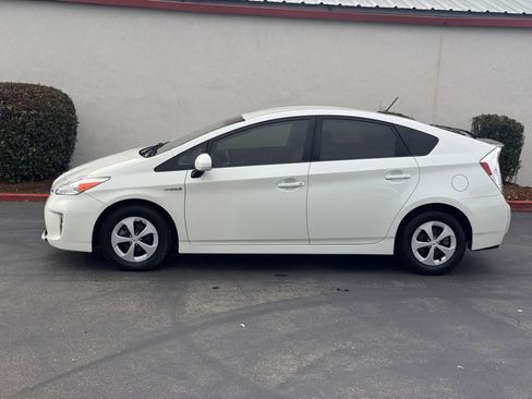Used 2015 Toyota Prius Four image 3