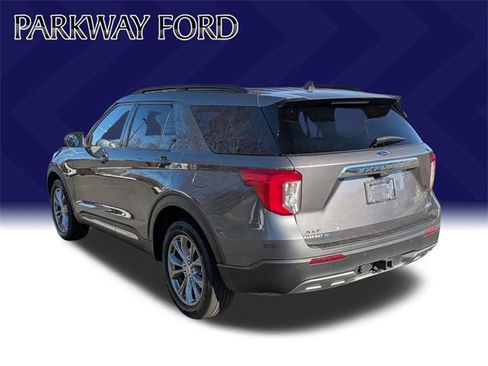 Used 2023 Ford Explorer XLT w/ Equipment Group 202A image 7