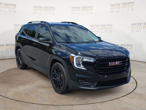 Used 2024 GMC Terrain SLE w/ Driver Convenience Package FWD image 7