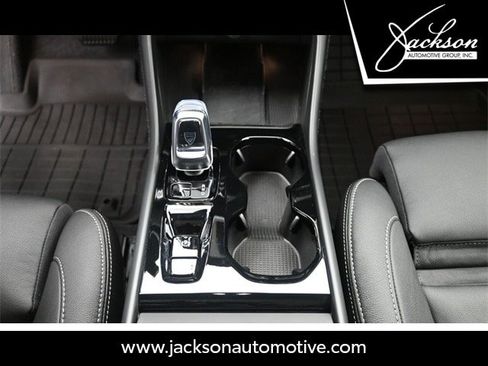 Used 2025 Volvo XC40 B5 Plus w/ Protection Package Premier image 13