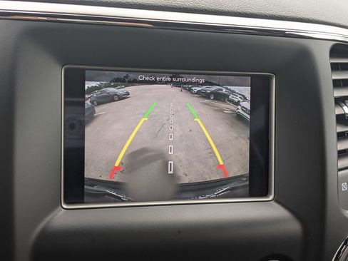 Used 2018 Jeep Grand Cherokee Laredo image 9