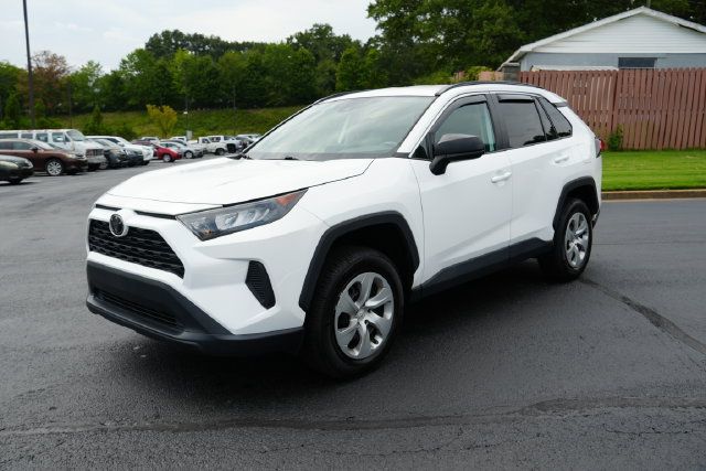 Used 2021 Toyota RAV4 LE FWD image 3