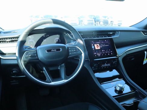 New 2025 Jeep Grand Cherokee Altitude image 2