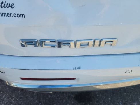 Used 2019 GMC Acadia Denali w/ Technology Package FWD image 4