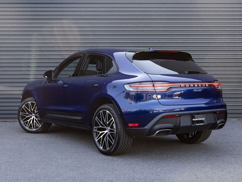 Certified 2026 Porsche Macan image 3