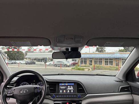 Used 2019 Hyundai Elantra SEL image 10