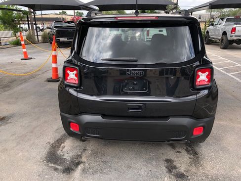 Used 2018 Jeep Renegade Altitude image 3