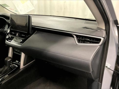 Certified 2024 Toyota Corolla Cross LE image 13