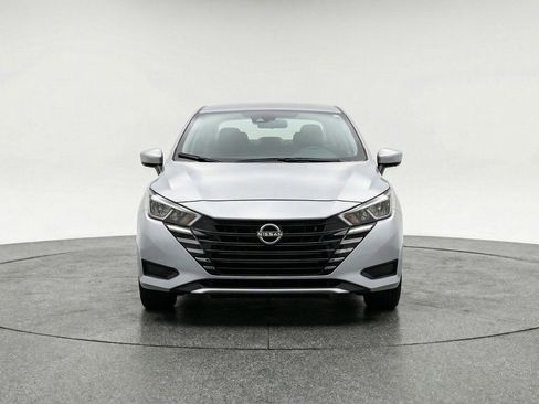 Used 2025 Nissan Versa SV image 2