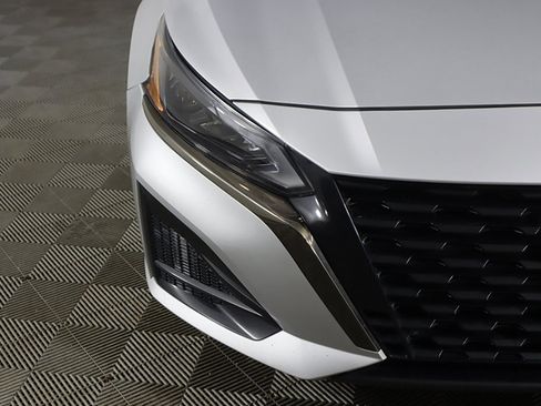 Used 2024 Nissan Altima 2.5 SR image 10