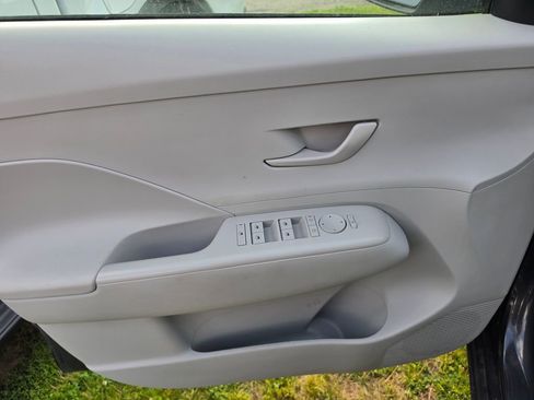 Used 2024 Hyundai Kona SEL FWD image 5