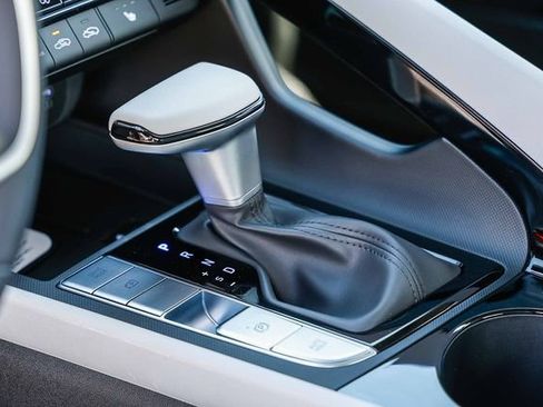 New 2026 Hyundai Elantra Limited FWD image 24