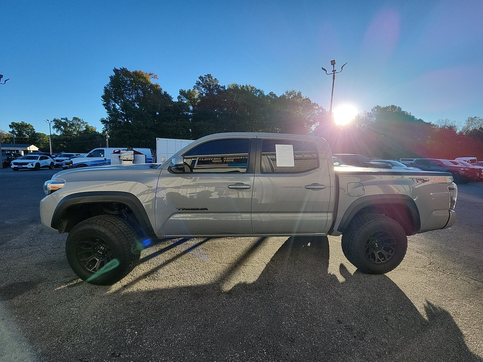 Used 2021 Toyota Tacoma TRD Off-Road w/ Technology Package AWD/4WD image 2