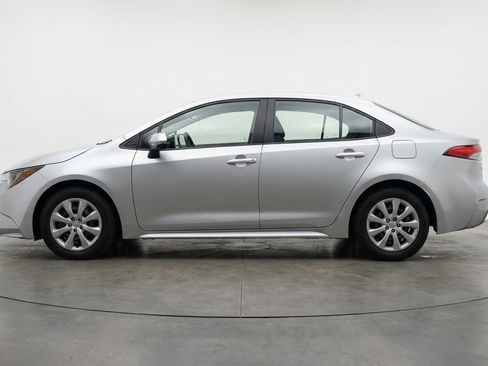 Used 2025 Toyota Corolla LE image 5