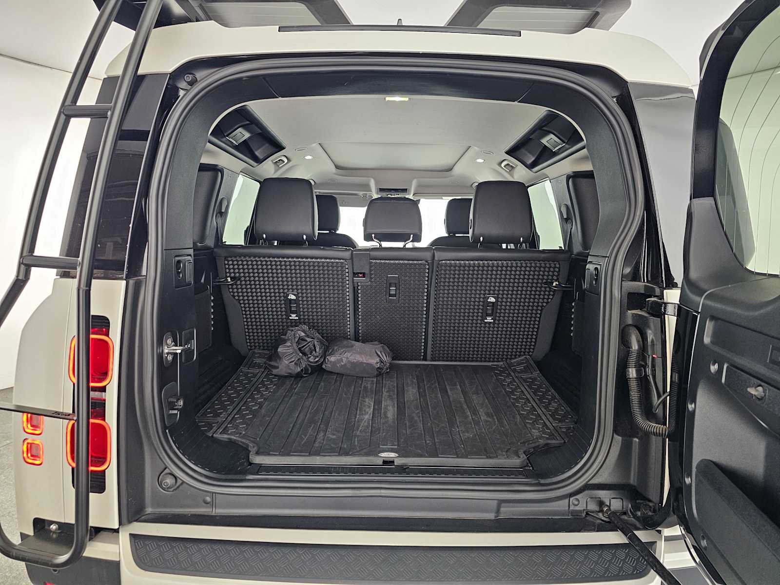 New 2024 Land Rover Defender 110 S AWD/4WD image 14