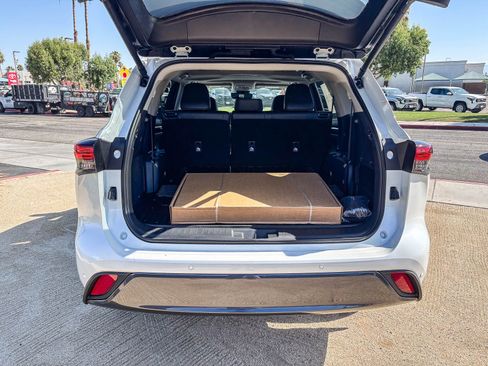 New 2026 Toyota Highlander Limited AWD/4WD image 13