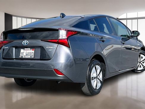 Used 2022 Toyota Prius L Eco image 6