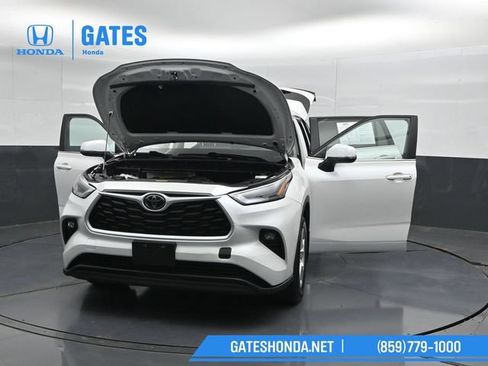 Used 2024 Toyota Highlander LE AWD/4WD image 60