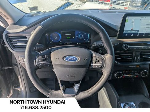 Used 2020 Ford Escape Titanium image 7