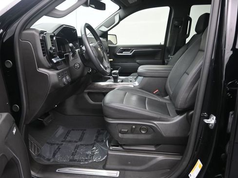 Used 2025 Chevrolet Silverado 1500 LTZ AWD/4WD image 11