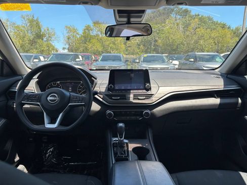 Used 2025 Nissan Altima 2.5 SV FWD image 33