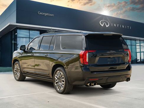 Used 2023 GMC Yukon XL Denali Ultimate AWD/4WD image 6