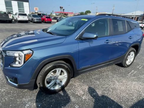 Used 2024 GMC Terrain SLE w/ Driver Convenience Package FWD image 6