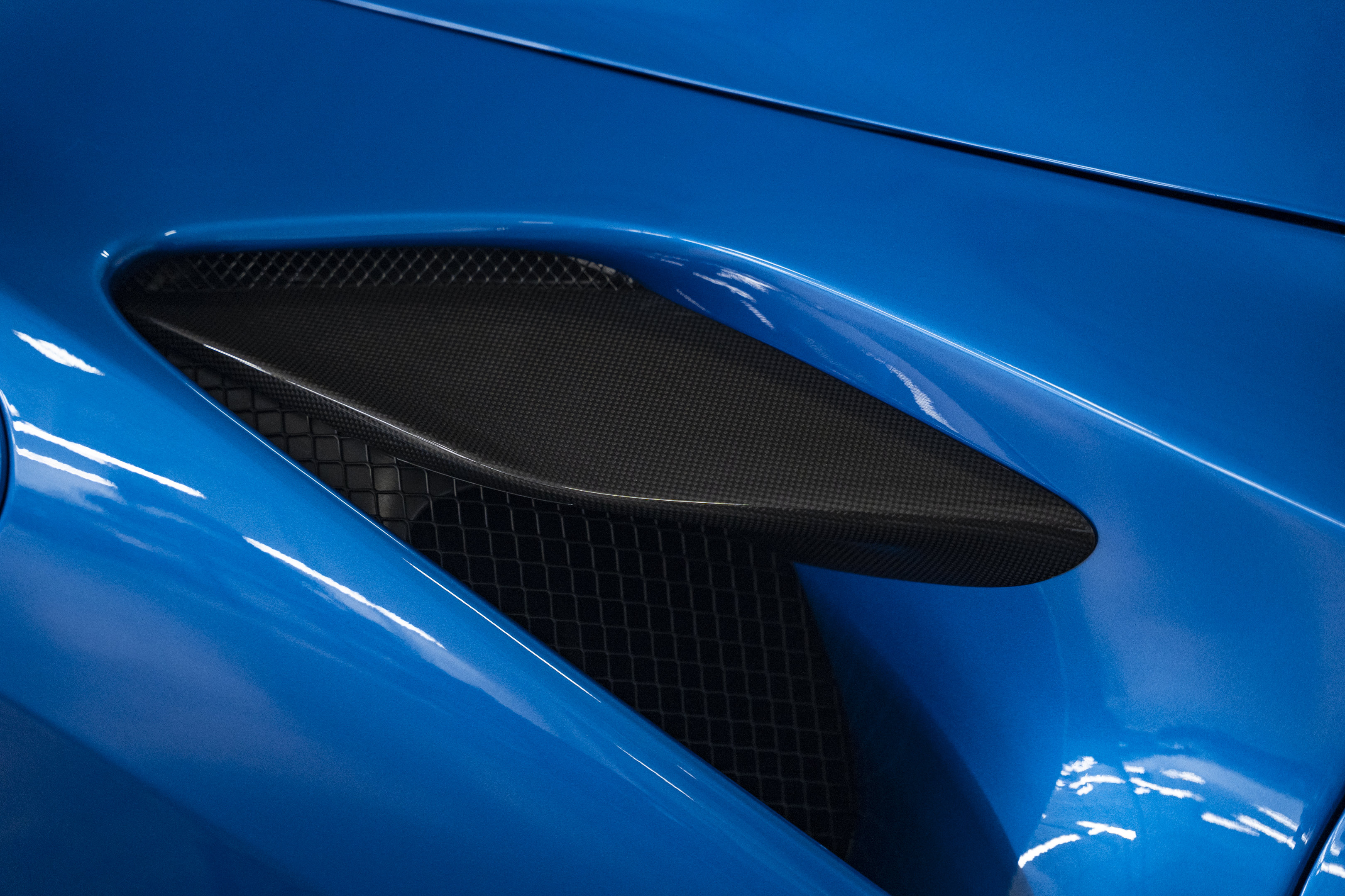Used 2023 Ferrari F8 Tributo RWD image 15