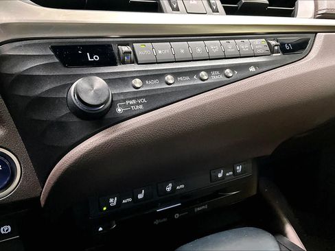 Used 2019 Lexus ES 300h w/ Premium Package FWD image 34