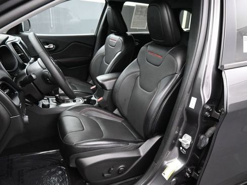 Used 2022 Jeep Cherokee Trailhawk w/ Premium Leather Package AWD/4WD image 15