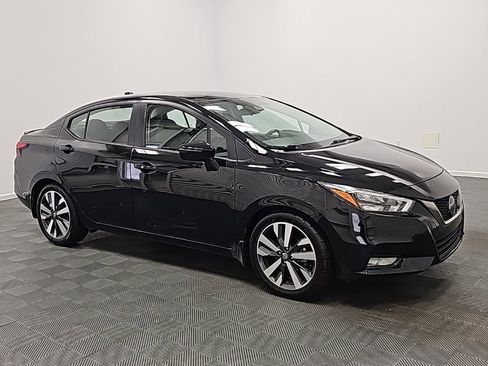 Used 2021 Nissan Versa SR w/ Convenience Package image 2