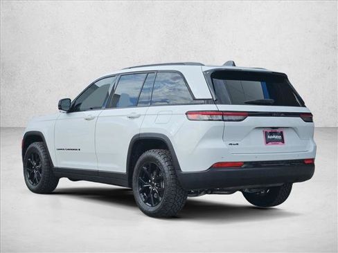 Used 2025 Jeep Grand Cherokee Altitude AWD/4WD image 6