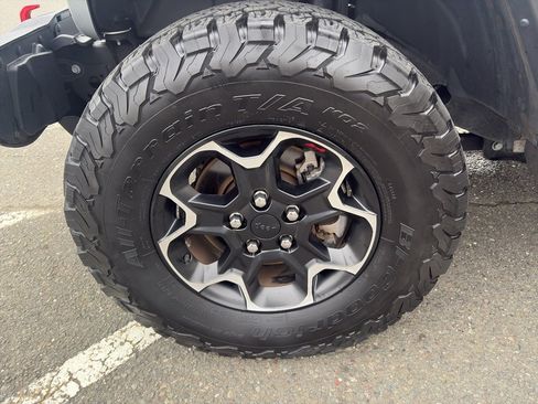 Used 2023 Jeep Wrangler Unlimited Rubicon image 2