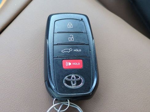 Used 2025 Toyota Crown Signia w/ Advanced Technology Package image 29