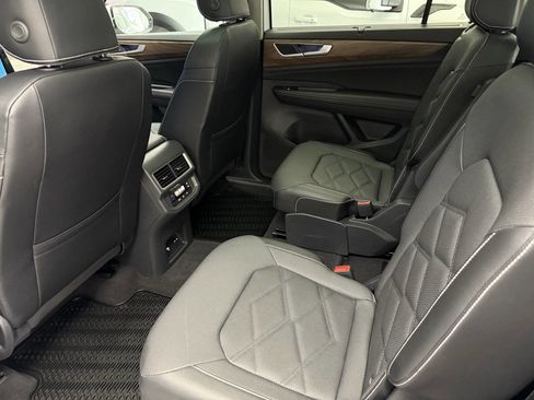 Used 2024 Volkswagen Atlas SE w/ Panoramic Sunroof Package AWD/4WD image 19