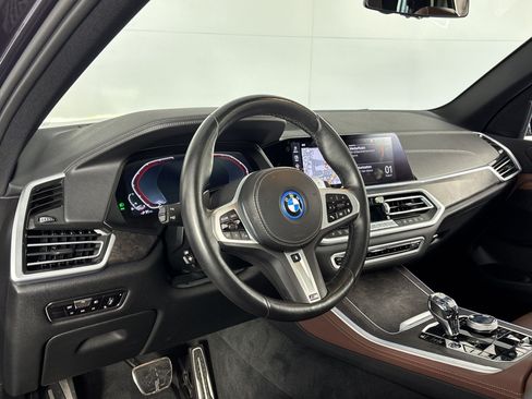Used 2022 BMW X5 xDrive45e w/ M Sport Package AWD/4WD image 4