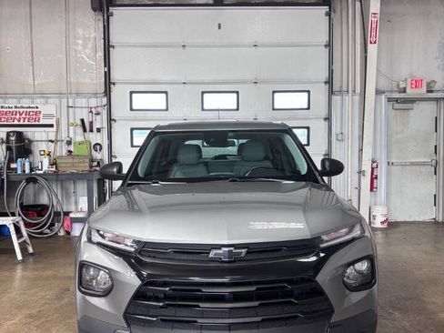 Used 2023 Chevrolet TrailBlazer LS w/ LPO, Blackout Package AWD/4WD image 3